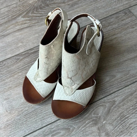 MJUS Metallic Leather Embossed Leather Block Heel Sandals - Picture 2 of 13